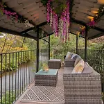בית נופש The Waterfall Retreat פנרית'