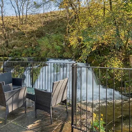 The Waterfall Retreat Feriehus