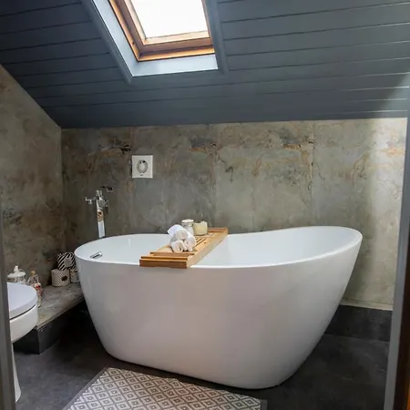 The Waterfall Retreat 彭里斯