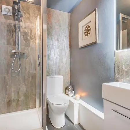 The Waterfall Retreat בית נופש