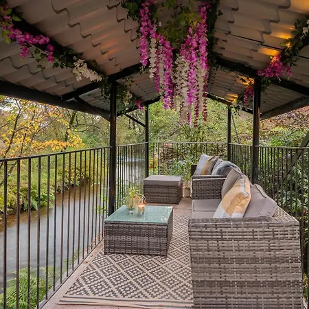 度假居 The Waterfall Retreat 彭里斯