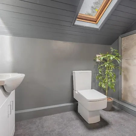 The Waterfall Retreat 度假居 彭里斯